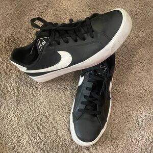 Nike women’s Black and White Sneakers